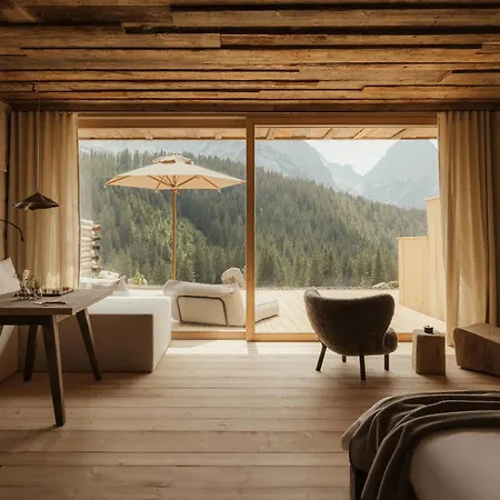 Eriro Hotel 4*